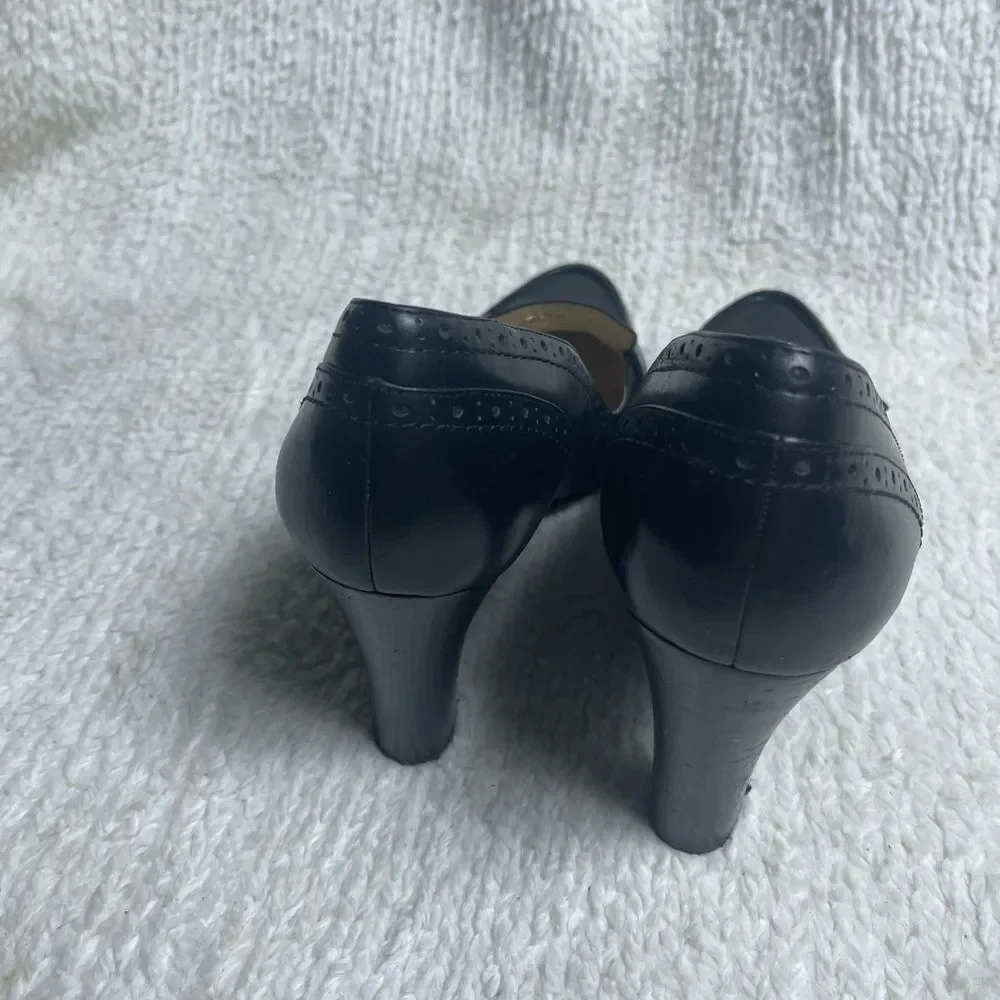 Lauren Ralph Lauren Classic Leather Black Heels gold tone logo accent SZ10M